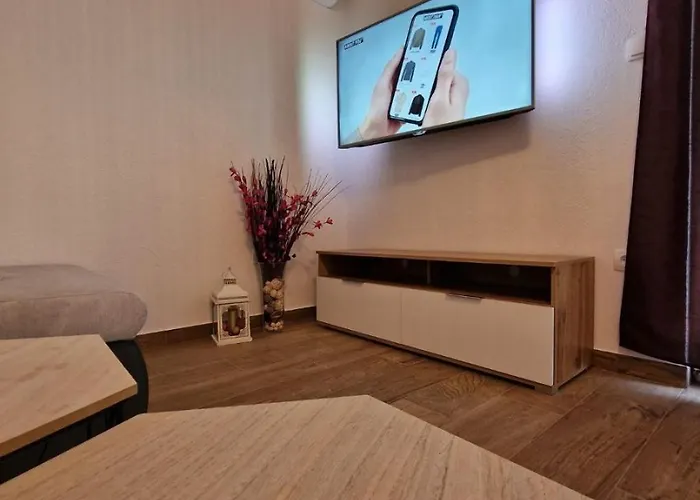 Sandra Donji Okrug (Ciovo)