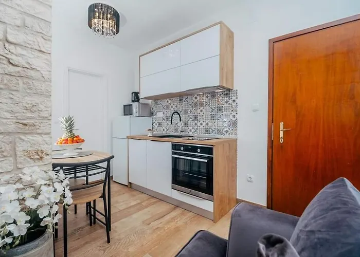 Sandra * Donji Okrug (Ciovo)