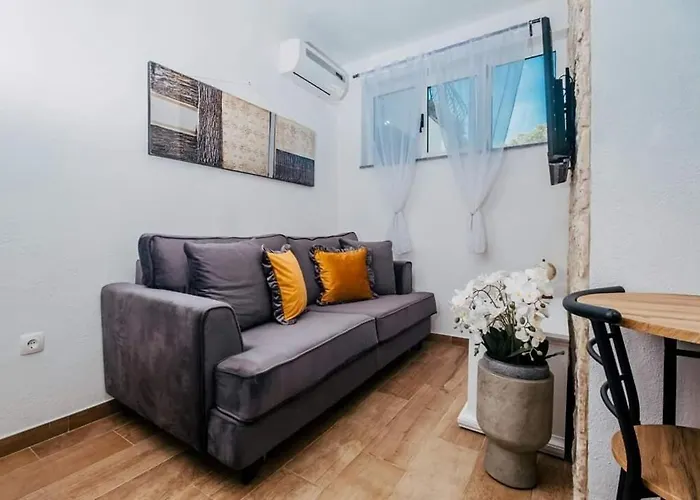 Sandra Donji Okrug (Ciovo)