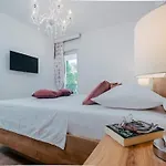 Sandra Apartman *